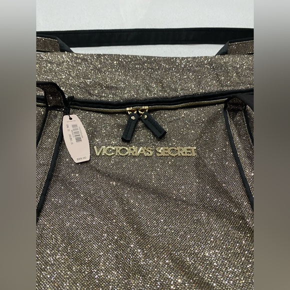 Victoria’s Secret glitter fold over glitter leisure bag. NWT - Picture 4 of 12